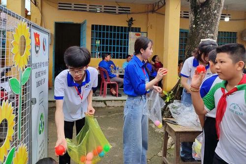 Liên Chi hội sinh viên An Giang thực hiện chuỗi hoạt động mùa hè xanh tại xã Bình Thạnh Đông
