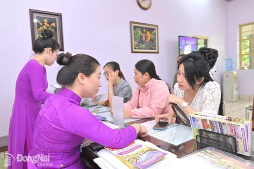 Trường học ở trung tâm tỉnh tiếp nhận học sinh chuyển đến