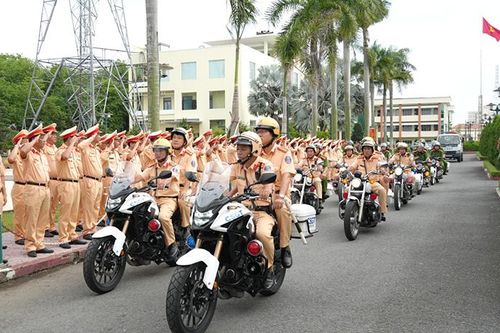 Ra quân thực hiện cao điểm đảm bảo trật tự an toàn giao thông, trật tự xã hội