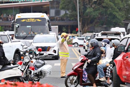 Tăng cường điều tiết giao thông tại khu vực trung tâm Đà Lạt