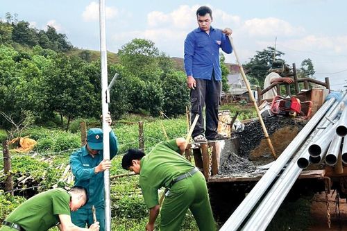 Công an xã Quảng Trực 'thắp sáng vùng biên'
