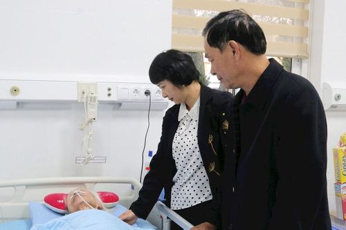 Phó Bí thư Tỉnh ủy, Chủ tịch Ủy ban MTTQ Việt Nam tỉnh Lâm Đồng thăm, tặng quà gia đình chính sách