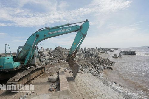 Sẵn sàng phương án hộ đê, chống lũ theo phương châm '4 tại chỗ'