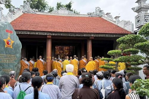 Hà Nội: Trường hạ chùa Bồ Đề cầu siêu anh hùng liệt sĩ và các nạn nhân trong vụ lật tàu tại Quảng Ninh