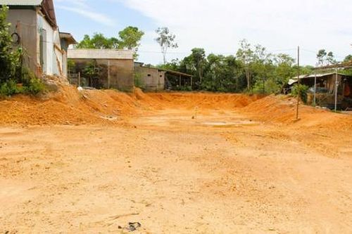 Công trình đường trăm tỷ ở Quảng Trị: Đã thay nhà thầu, vẫn gặp khó vì vướng mặt bằng