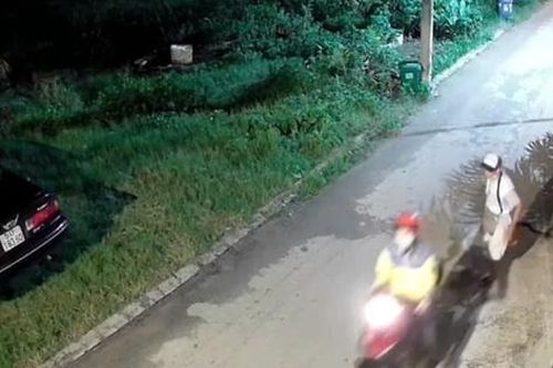 TP.HCM: Thanh niên mặc áo xe ôm công nghệ giật hơn 100 tờ vé số của người tàn tật