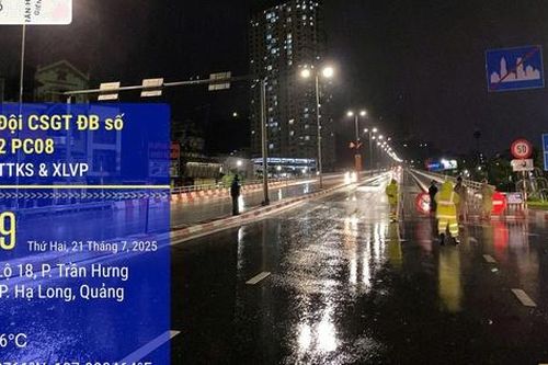 Quảng Ninh: Cấm xe mô tô và các phương tiện thô sơ qua cầu Bãi Cháy từ 21h45 ngày 21/7