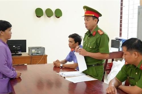 Đến nhà người quen chơi rồi lén mở két sắt trộm 400 triệu đồng