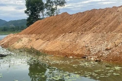 Tự ý cải tạo đất, lấp luôn hồ thủy lợi