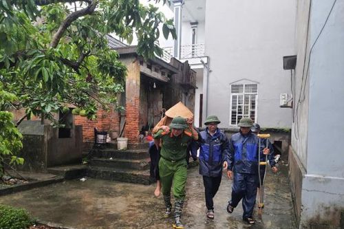 Nhiều hộ dân ở Hải Phòng được đưa đến trường học tránh bão