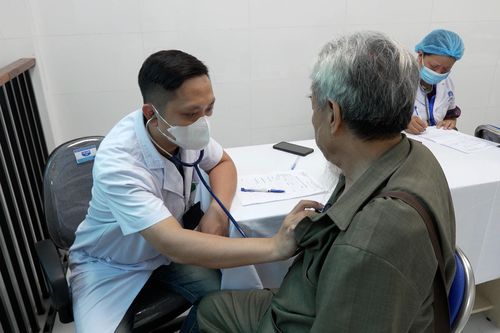 Phường Nghĩa Đô: Khám miễn phí cho hơn 700 đối tượng chính sách