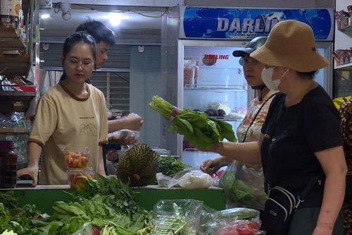 Giá rau xanh tăng nhẹ trước bão