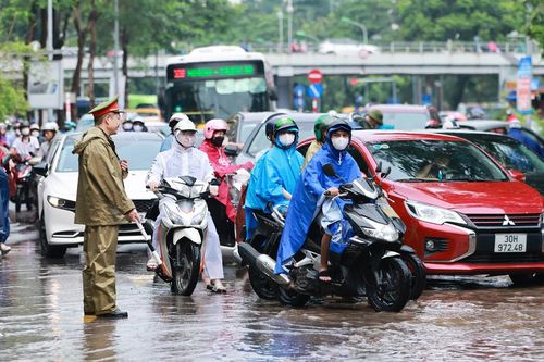 Hà Nội tăng ứng trực giao thông, ứng phó bão số 3