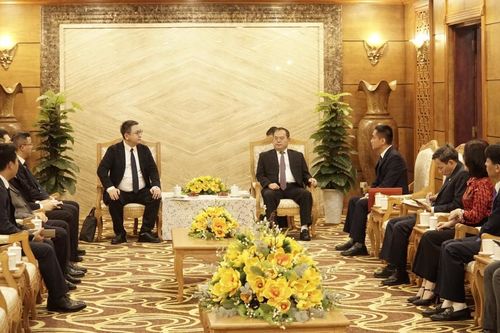 Bí thư Tỉnh ủy Quản Minh Cường tiếp xã giao đoàn công tác Tập đoàn đầu tư Quảng Tây (Trung Quốc)