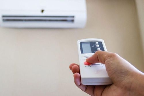 Tại sao chuyên gia khuyên tắt điều hòa khi trời giông?