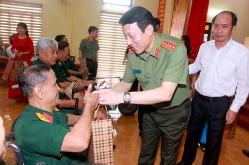 Công tác 'Đền ơn đáp nghĩa' là một chính sách lớn, trách nhiệm chính trị và đạo lý cao đẹp