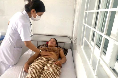 Hàng chục người ở Đắk Lắk nhập viện sau khi ăn bánh mì