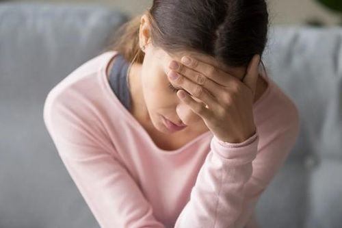 Thay đổi lối sống đối phó với chứng đau nửa đầu trong kỳ kinh