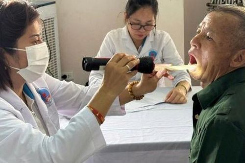 Khám bệnh, cấp thuốc miễn phí cho 300 đối tượng chính sách tại Nghĩa Lộ, Lào Cai