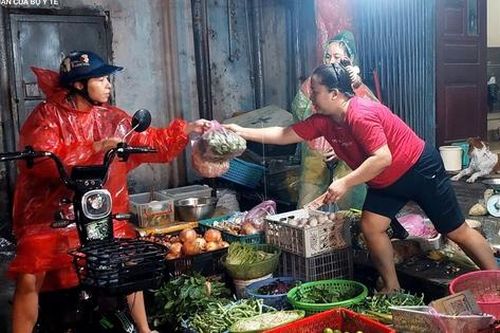 Hình ảnh cuộc sống người dân Quảng Ninh trước khi bão số 3 đổ bộ