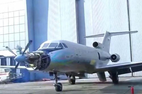 Bất ngờ lớn khi Nga tích hợp động cơ cánh quạt VK-800 vào máy bay phản lực Yak-40
