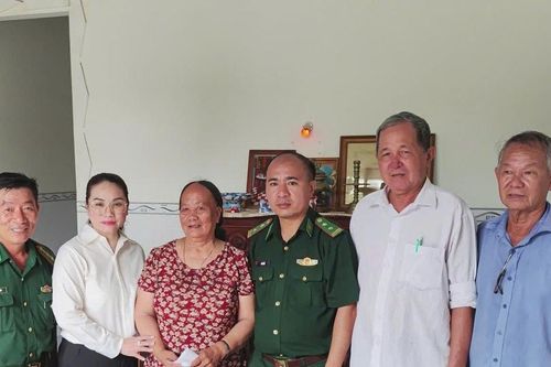 TP Hồ Chí Minh: Thăm và tặng quà các gia đình chính sách, người có công nhân ngày 27/7