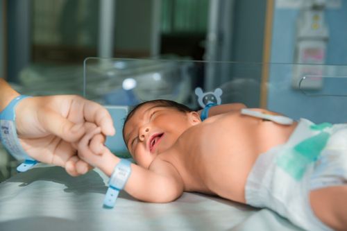 Bé trai nặng gần 6 kg chào đời ở Cà Mau