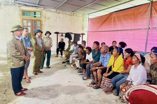 Di dời khẩn cấp 19 hộ dân vùng biên giới trước nguy cơ sạt lở núi