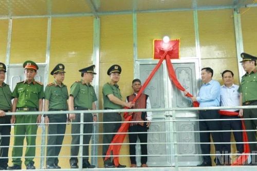 Bộ Công an bàn giao 1.143 ngôi nhà cho hộ nghèo tại Quảng Trị