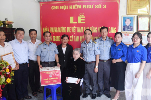 Chi đội Kiểm ngư số 3 nhận phụng dưỡng Bà mẹ Việt Nam anh hùng