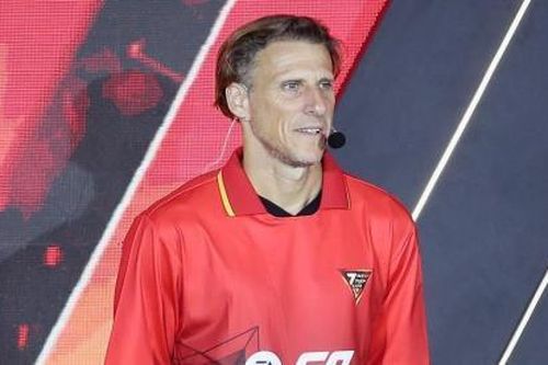 Huyền thoại bóng đá Diego Forlan đến Việt Nam