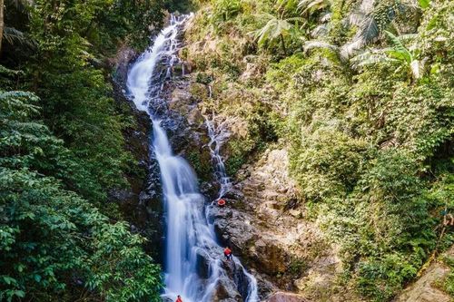 Thác Dương Cầm hoang sơ giữa rừng sâu hút khách trekking hè