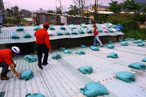 Cách đơn giản bảo vệ nhà cửa khi bão về