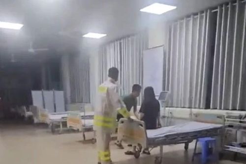 CSGT kịp thời hỗ trợ sản phụ chuyển dạ trong mưa bão ở Quảng Ninh