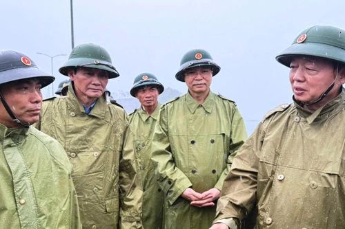 Phó Thủ tướng Trần Hồng Hà kiểm tra công tác phòng, chống bão Wipha ở Thanh Hóa