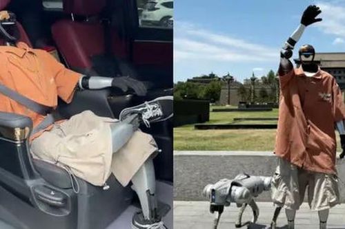Robot hình người 'Chú Bot' gây bão mạng xã hội Trung Quốc