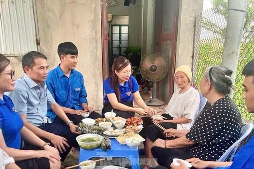 Ấm áp bữa cơm tri ân anh hùng liệt sĩ của tuổi trẻ Bắc Ninh