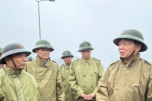 Phó Thủ tướng Trần Hồng Hà kiểm tra công tác ứng phó bão tại Thanh Hóa