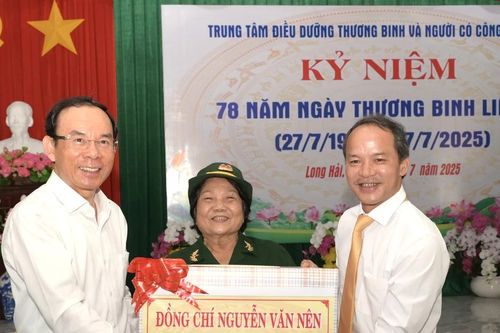 Bí thư Thành ủy TPHCM Nguyễn Văn Nên thăm hỏi thương, bệnh binh