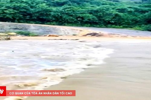 Mưa lũ chia cắt bản làng, hơn 200 hộ dân bị cô lập