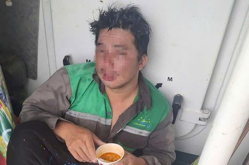 6 tiếng sinh tồn nghẹt thở của người đàn ông bị sóng đánh rơi xuống biển