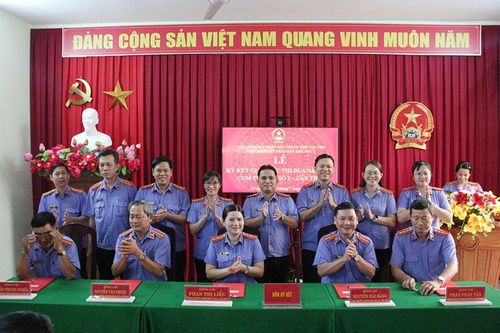 Cụm thi đua số 2 VKSND TP Cần Thơ ký kết giao ước thi đua