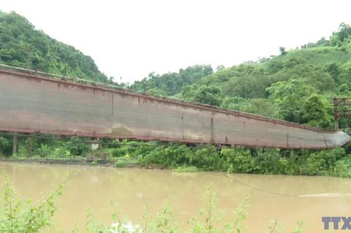 Cầu treo Pa Thơm đứt một bên dây văng, 3 người rơi xuống sông