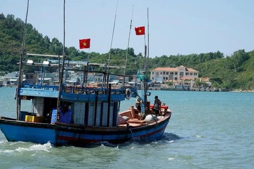 Gia Lai: Ứng cứu kịp thời 1 thuyền viên bị nạn trên biển
