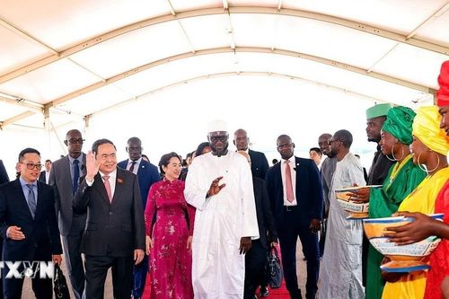 Chủ tịch Quốc hội Trần Thanh Mẫn đến Dakar, bắt đầu thăm chính thức Senegal