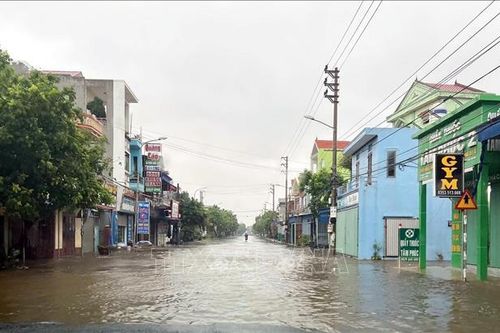 Ninh Bình hỗ trợ người dân di dời khỏi vùng ngập úng