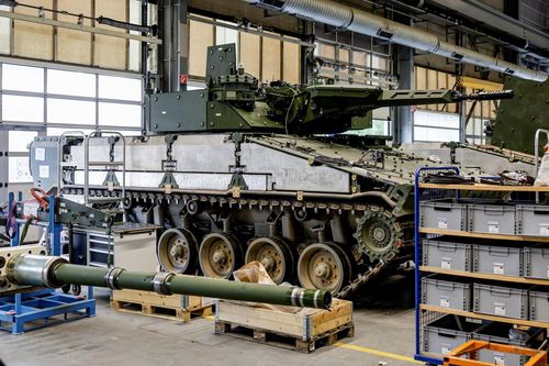Bị tấn công liên tục, Ukraine chuyển sản xuất vũ khí sang EU
