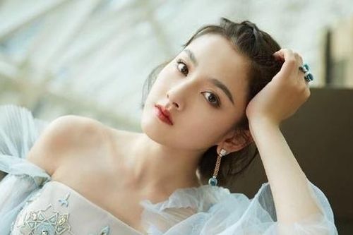 'Đệ nhất mỹ nhân' Tống Tổ Nhi khiến người hâm mộ lo lắng