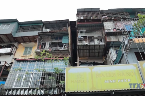 Hà Nội di dời người dân khỏi chung cư nguy hiểm