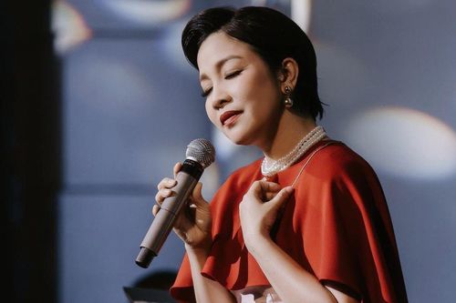 Diva Mỹ Linh kể lại lần đầu lên sóng VTV: 'Tôi cứng như một thanh gỗ...'